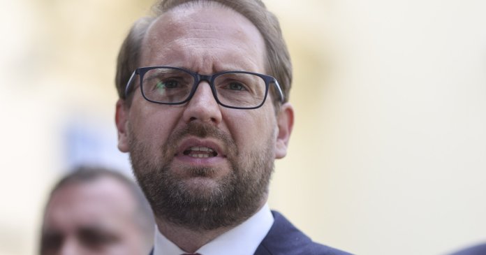 Fritz, regarding Grindeanu's warning about the laws in PNRR: „He is targeting Bolojan. The life of Romanians... Fritz, regarding Grindeanu's warning about the laws in PNRR: „He is targeting Bolojan. The life of Romanians...