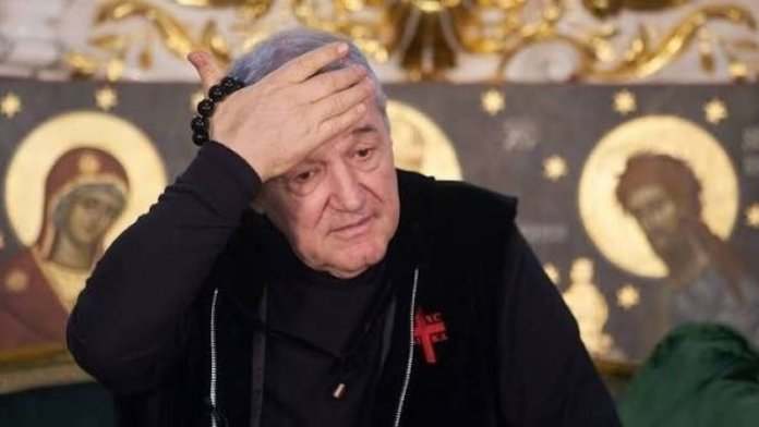Gigi Becali a intervenit în direct după meciul FCSB - Auda și a furnizat informații despre Târnovanu: "Aceasta este concluzia mea"... Gigi Becali a intervenit în direct după meciul FCSB - Auda și a furnizat informații despre Târnovanu: "Aceasta este concluzia mea"...