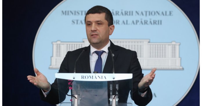 Miruță: „Două clădiri au fost construite ilegal la 100 de metri de un magazin de muniție”. 18 membri ai... Miruță: „Două clădiri au fost construite ilegal la 100 de metri de un magazin de muniție”. 18 membri ai...