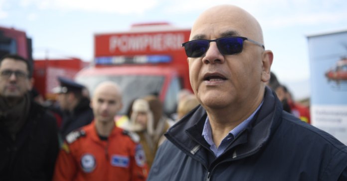 Sechestru pe bunurile lui Raed Arafat în cazul de trafic ilegal cu elicopterul SMURD Sechestru pe bunurile lui Raed Arafat în cazul de trafic ilegal cu elicopterul SMURD