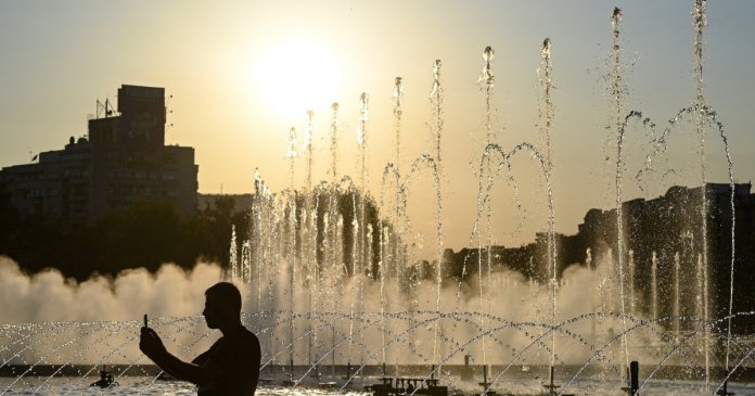 Caniculă și valori termice ridicate în București: zile cu temperaturi de până la 38 de grade. Previziune... Caniculă și valori termice ridicate în București: zile cu temperaturi de până la 38 de grade. Previziune...