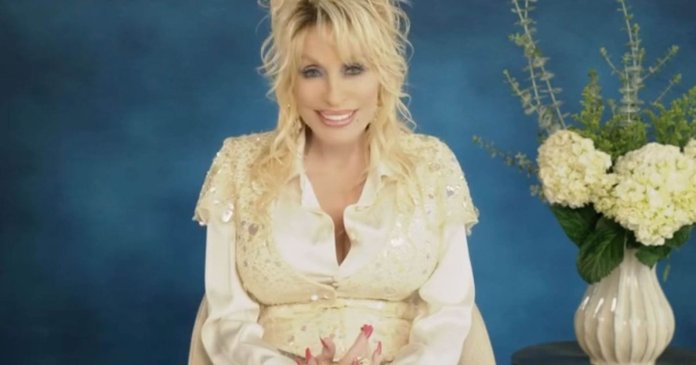 Dolly Parton, renumită artistă de muzică country, a decedat la vârsta de 80 de ani. Dolly Parton, renumită artistă de muzică country, a decedat la vârsta de 80 de ani.
