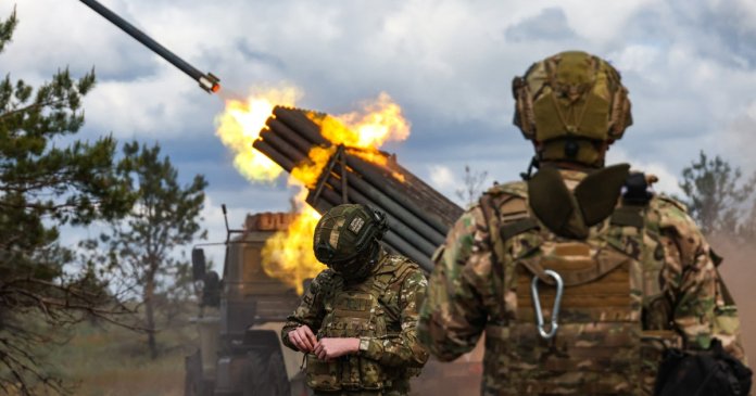 În spatele zidurilor taberei militare de detenție: mărturiile combatanților ucraineni care au... În spatele zidurilor taberei militare de detenție: mărturiile combatanților ucraineni care au...