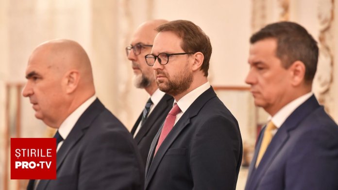 Legea privind salarizarea nu găsește consens politic: PSD cere majorări de salarii, iar UDMR se îngrijorează de scăderea veniturilor. Legea privind salarizarea nu găsește consens politic: PSD cere majorări de salarii, iar UDMR se îngrijorează de scăderea veniturilor.