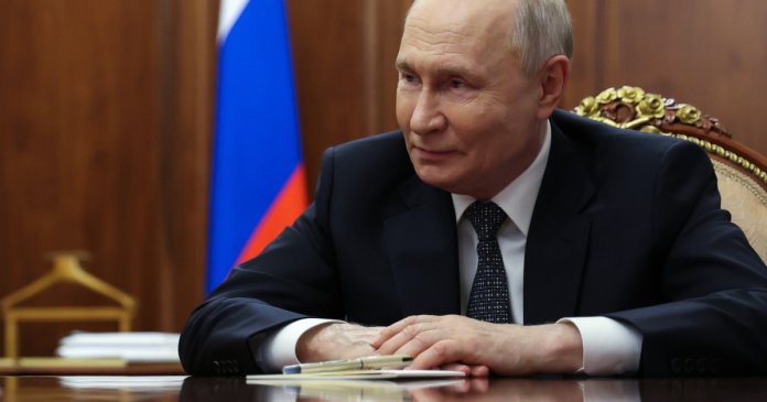 Păstrați în interior și departe de echipamente: călătoria lui Vladimir Putin într-un oraș din Rusia, însoțită de... Păstrați în interior și departe de echipamente: călătoria lui Vladimir Putin într-un oraș din Rusia, însoțită de...
