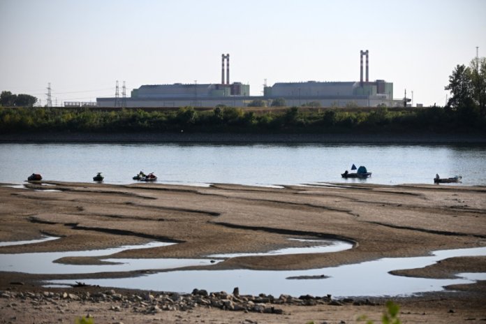 „Puteți să mergeți pe jos către România”. Dunărea și Rinul seacă din cauza căldurii extreme: reactoare închise, vase în impas... „Puteți să mergeți pe jos către România”. Dunărea și Rinul seacă din cauza căldurii extreme: reactoare închise, vase în impas...